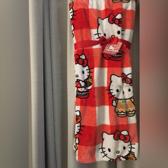 Hello Kitty Christmas Red Plaid Throw Blanket - Picture 5 of 8